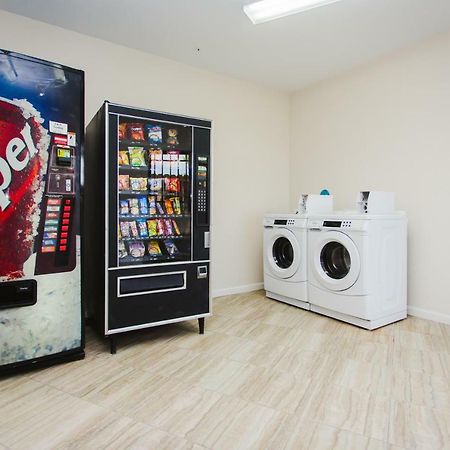 Scottish Inn & Suites ベイタウン エクステリア 写真