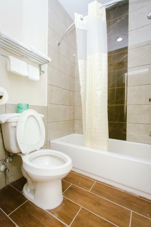 Scottish Inn & Suites ベイタウン エクステリア 写真
