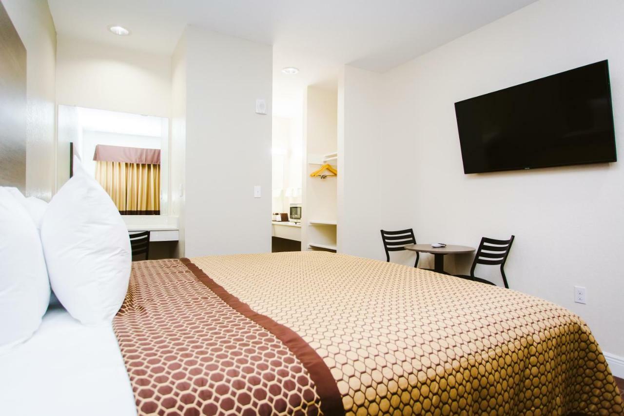 Scottish Inn & Suites ベイタウン エクステリア 写真
