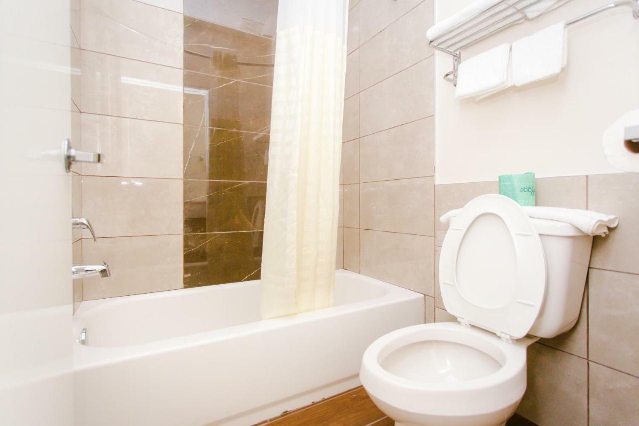 Scottish Inn & Suites ベイタウン エクステリア 写真